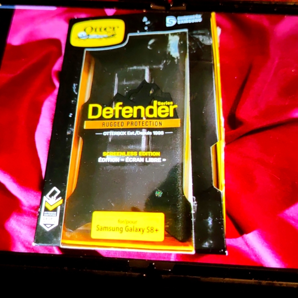 Outer rugged defender phone case
